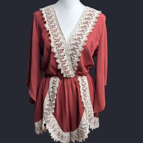 Illa Illa Coral Pink Boho Lace Romper Women’s Medium Deep V Fall Festival Outfit - Picture 1 of 9
